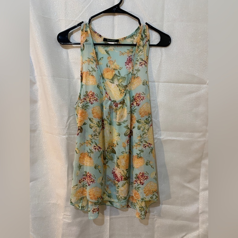 3/$28❤️Beware flower print, see-through top size XL